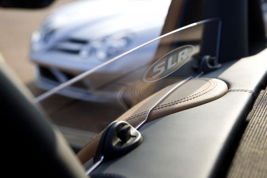 Детали интерьера Mercedes-Benz SLR McLaren Roadster (R199) 2007 года  (WW) (фото 133 из 156)